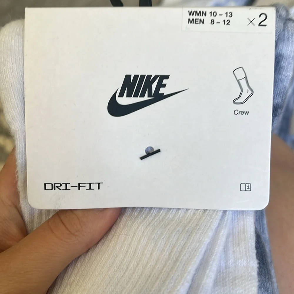 New!! Nike Dri-FIT Blue and White Crew Socks_4